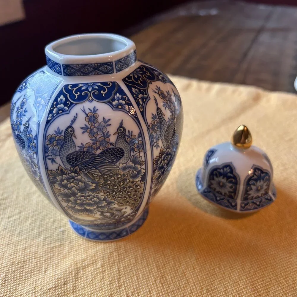 Vintage  Oriental Japanese Royal Peacock Jamestown China Ginger jar  6.5 in tall - Picture 4 of 5